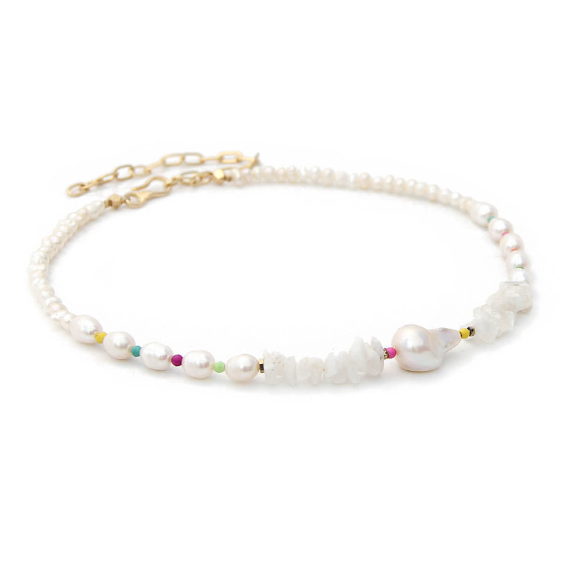 Wild Pearls Choker Necklace with colorful beads
